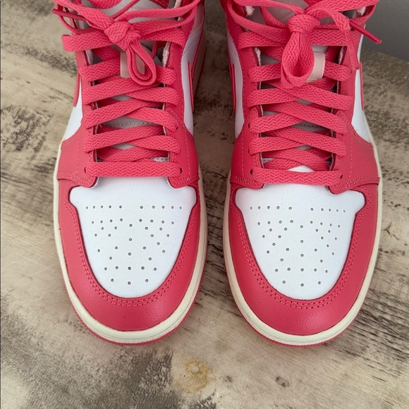 NEW Air Jordan 1 Mid "Strawberries And Cream" sneakers 8.5 - Picture 8 of 8